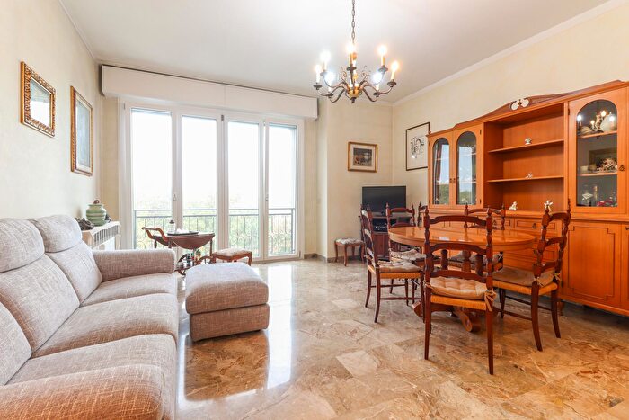 Appartamento con 6 locali in vendita in Via IV Novembre, Cento