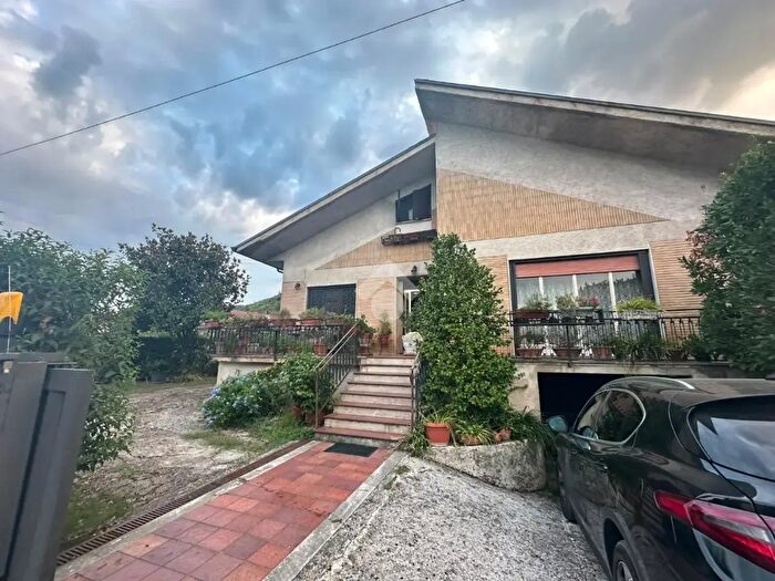 Casa con 7 locali in vendita in Via Caira, Cassino