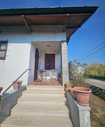 Casa quadrilocale in vendita in Via Monticelli, Badia Pavese