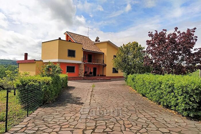 Casa con 10 locali in vendita in Contrada Colli, Campobasso