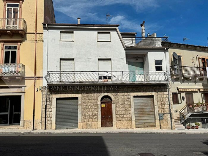 Casa con 14 locali in vendita in Via Garibaldi, Pescolanciano