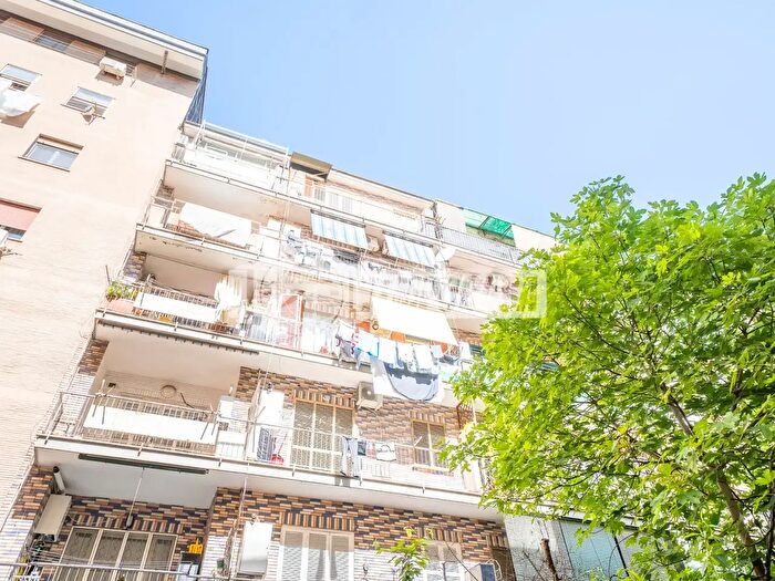 Appartamento bilocale in vendita in Via Licinio Murena, Roma