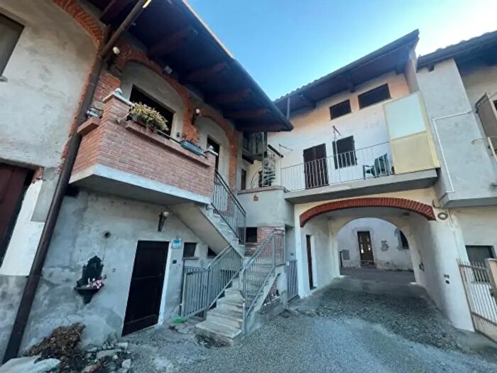 Casa con 5 locali in vendita in Via Camillo Benso di Cavour, Salerano Canavese