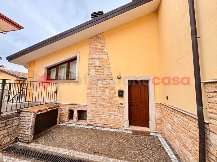Casa trilocale in vendita in Via Vicolo Torto Snc, Castel Di Sangro