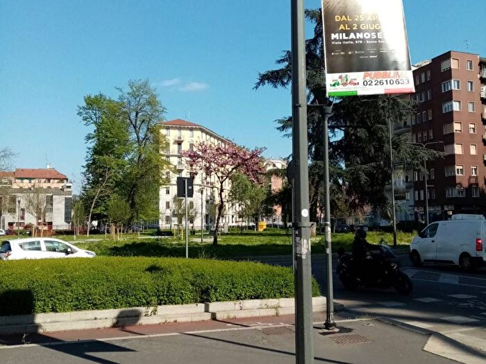Appartamento trilocale in affitto in Via Giulio Ceradini, Plebisciti Susa, Milano