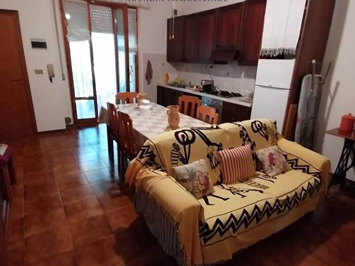 Appartamento quadrilocale in affitto in Lombardi, Monsano