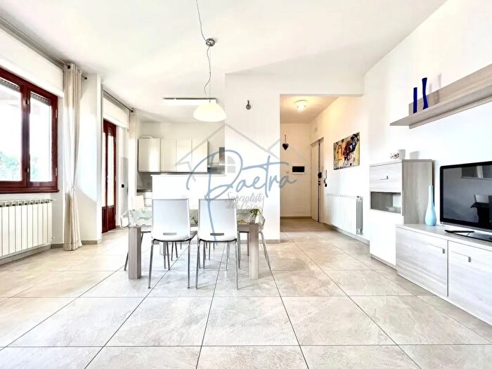 Appartamento trilocale in affitto in Massa