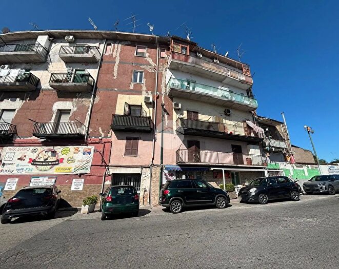 Appartamento trilocale in vendita in Piazza Abbeveratoio, Napoli