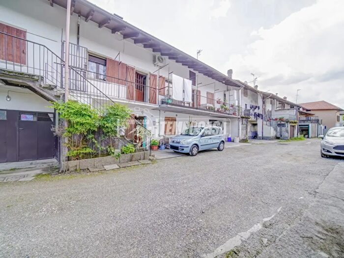 Casa bilocale in vendita in Via Sivo, Castelletto Sopra Ticino