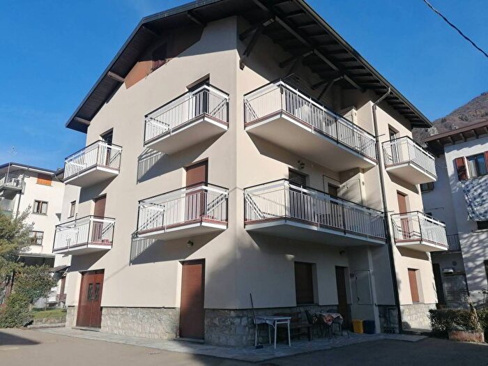 Appartamento quadrilocale in affitto in Via Privata Clemente Buzzoni, Centro, Barzio
