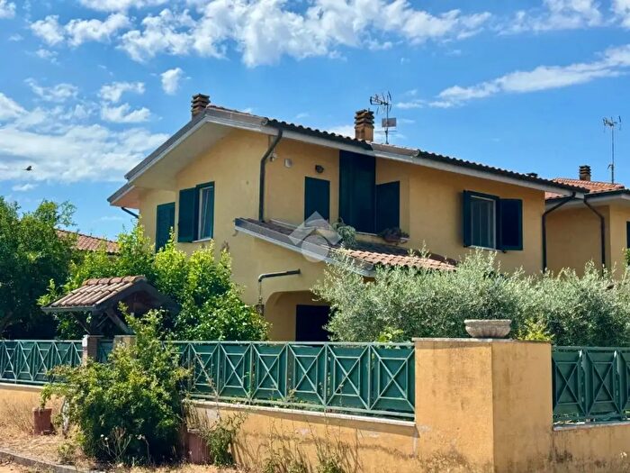 Casa con 6 locali in vendita in Via Rubicone, Sabaudia