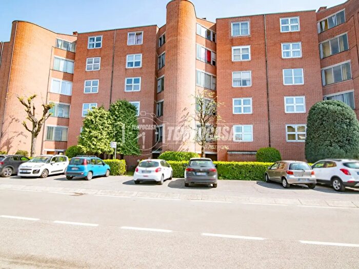 Appartamento trilocale in vendita in Via Santi Capitanio E Gerosa, Treviglio