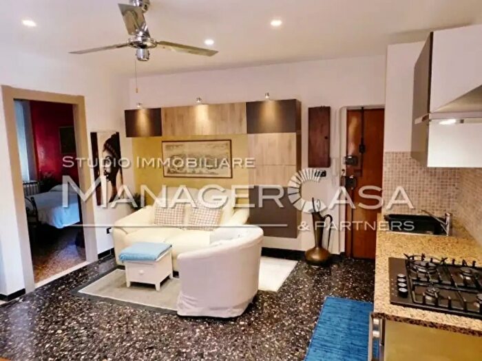 Appartamento trilocale in vendita in Via Germano Jori, Genova