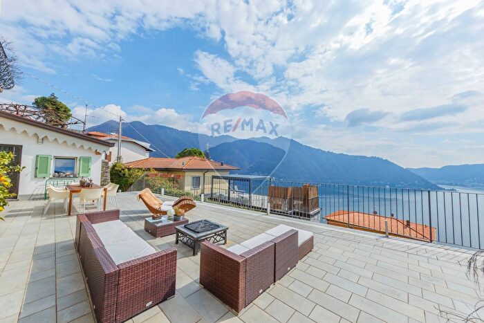 Casa con 12 locali in vendita in Cernobbio