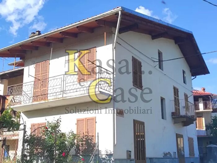Casa con 7 locali in vendita in Via Montebello Priacco, Cuorgne