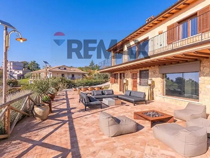 Appartamento quadrilocale in vendita in Via Monte Soriano, Castelnuovo Di Porto