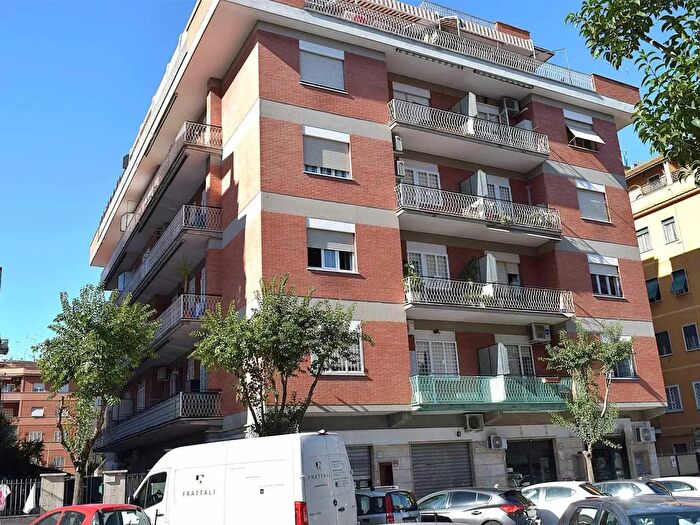Appartamento quadrilocale in vendita in Via Renzo da Ceri, Roma