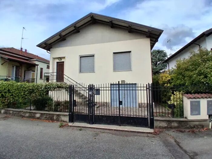 Casa trilocale in vendita in Via Pietro Colletta, Voghera
