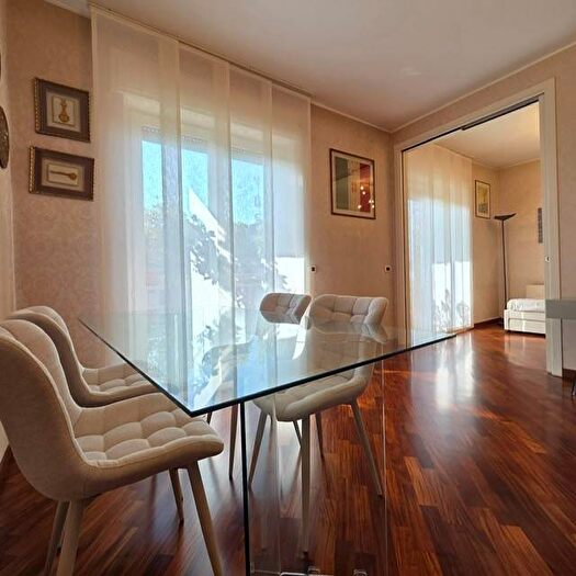 Appartamento trilocale in affitto in Via Domodossola, Sempione, Milano