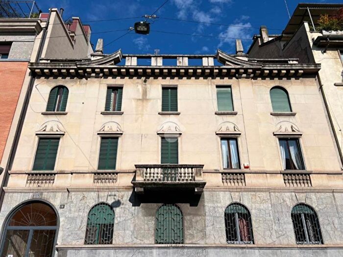 Appartamento trilocale in affitto in Via Francesco Domenico Guerrazzi, Arco della Pace, Milano