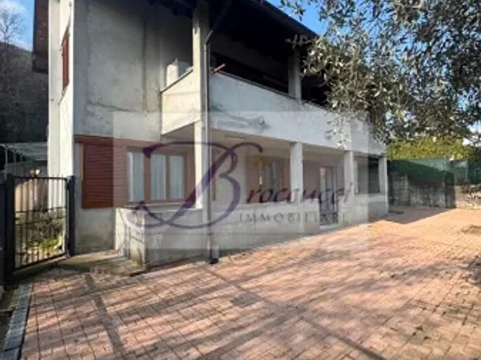 Casa con 6 locali in vendita in Via dei Geri, Cuasso Al Monte