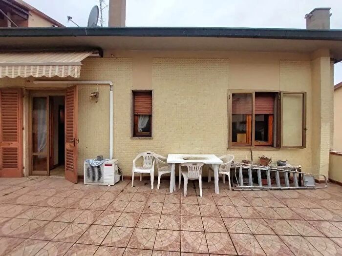 Appartamento con 5 locali in vendita in Lastra A Signa