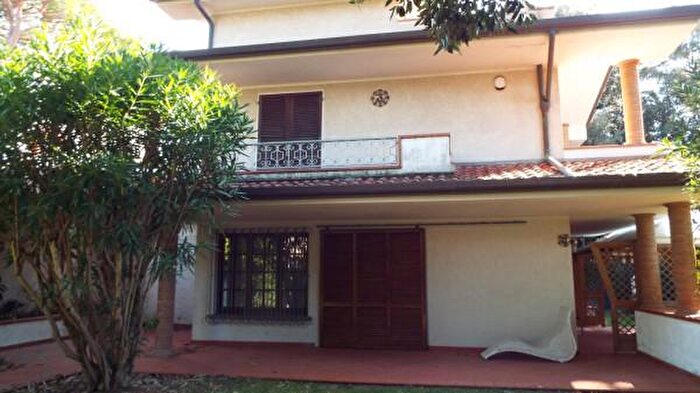 Casa con 6 locali in affitto in Forte Dei Marmi