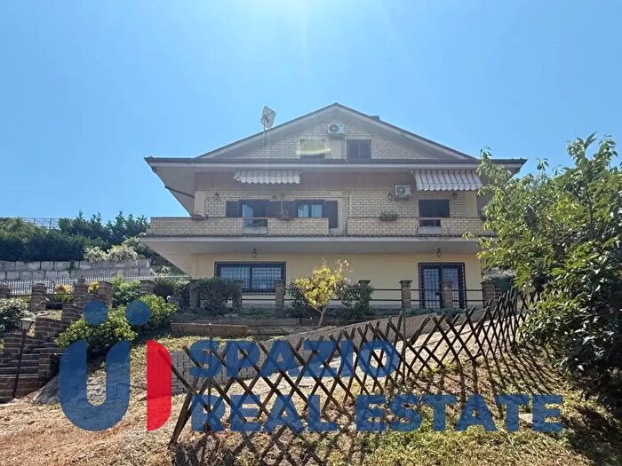 Casa con 10 locali in vendita in Str di Fosso Paradiso, Chieti