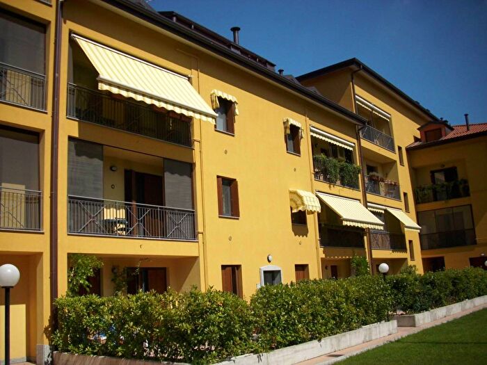 Appartamento trilocale in affitto in Via Quintosole, Quintosole Chiaravalle, Milano