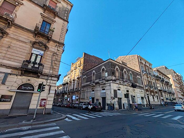 Appartamento con 6 locali in affitto in Via Gabriele DAnnunzio, XX Settembre Tribunale, Catania