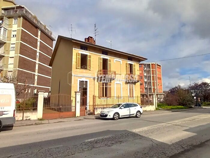 Casa con 8 locali in vendita in Via Candelo, Biella