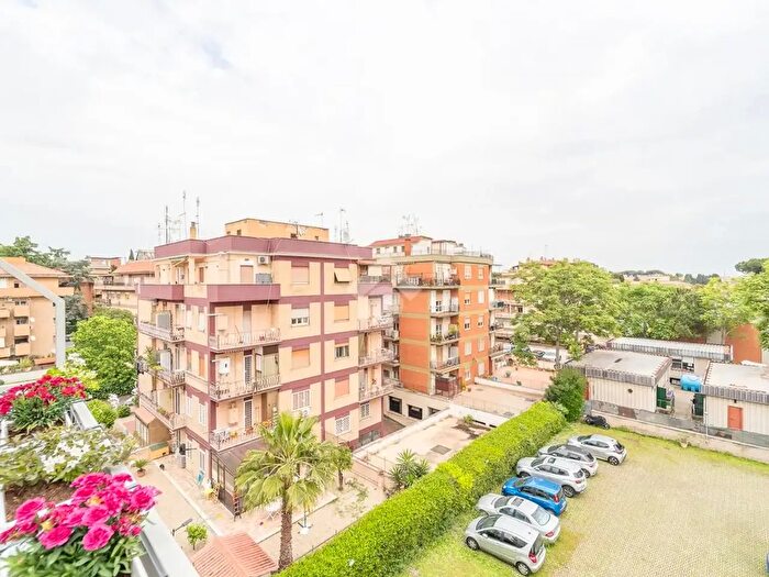 Appartamento trilocale in vendita in Attico Via Diomede Marvasi, Roma
