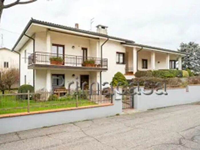 Casa con 7 locali in vendita in Via, Soave