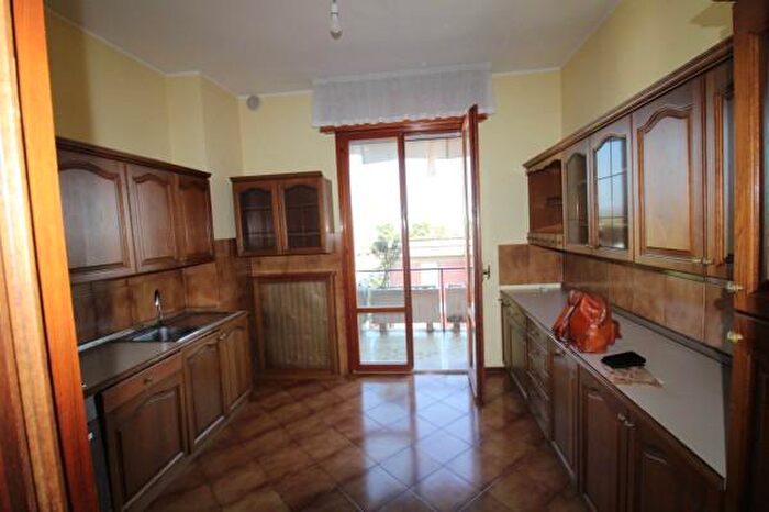 Appartamento con 5 locali in affitto in Jesi