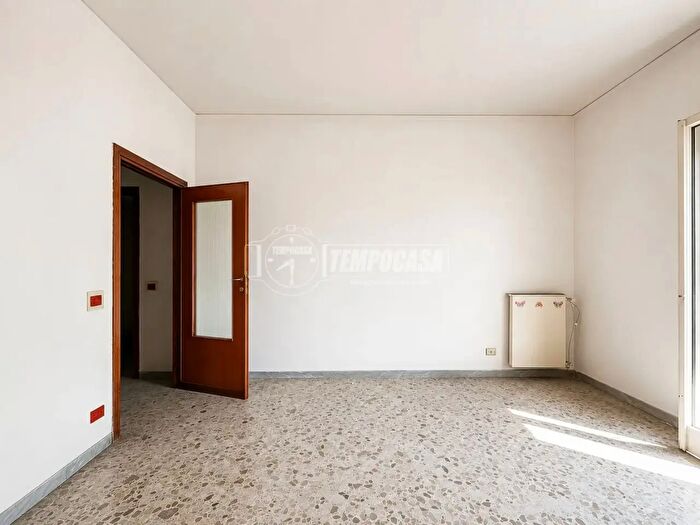 Appartamento trilocale in affitto in Via Pio XII, Casoria