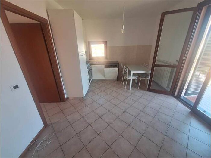 Appartamento trilocale in affitto in Via Risorgimento, Centro, Monsummano Terme