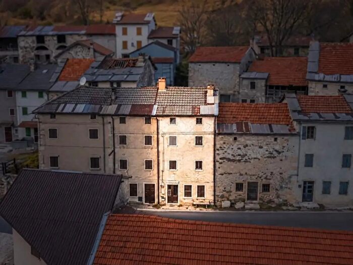 Casa quadrilocale in vendita in Contrada Comerlati, Velo Veronese