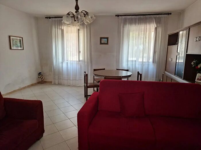 Appartamento trilocale in vendita in Via Giuseppe Garibaldi, Venegono Superiore