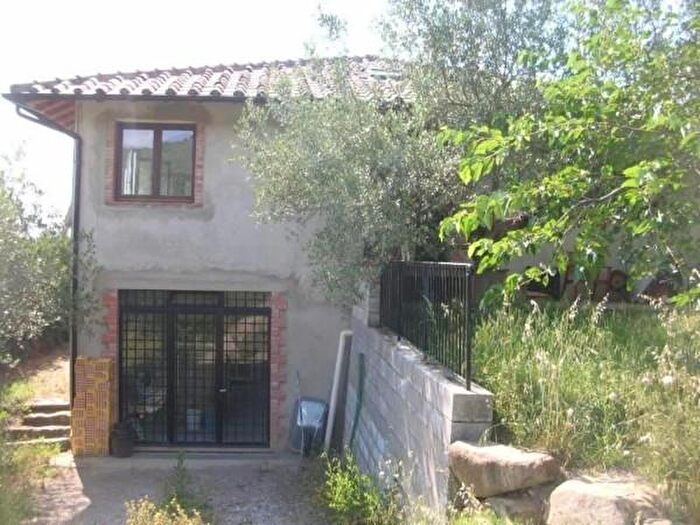 Casa con 6 locali in vendita in Via dei Mandorli, Panicale