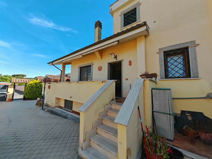 Casa quadrilocale in vendita in Via Giulio Bertoni, Roma