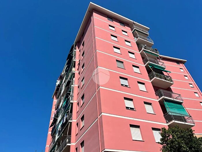 Appartamento quadrilocale in vendita in Via Stefanina Moro, Genova