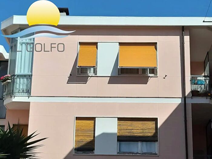 Appartamento trilocale in vendita in Via dei Giacinti, Diano Marina