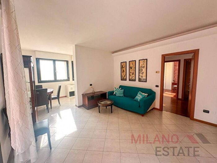 Appartamento trilocale in affitto in Via Arcivescovo Romilli, Corvetto, Milano