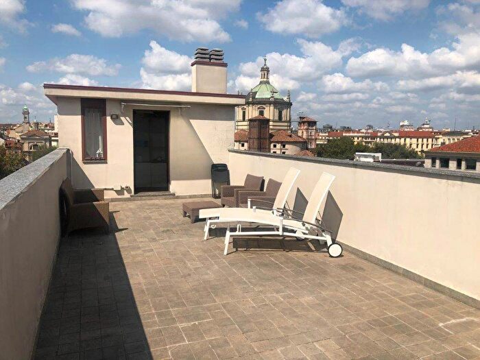 Casa trilocale in affitto in Via Crocefisso, Carrobbio, Milano