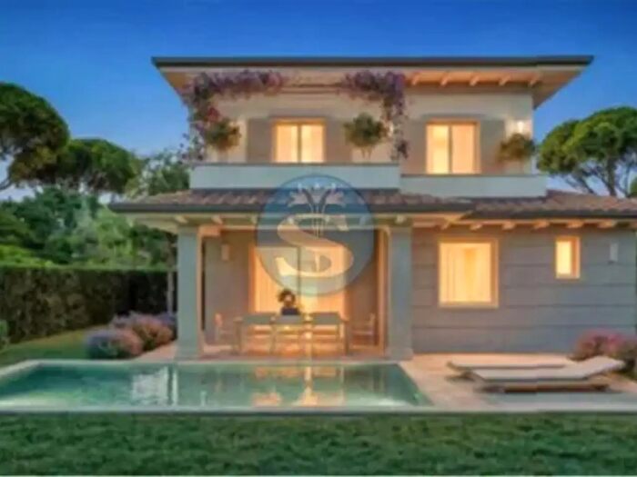Casa con 7 locali in vendita in Pietrasanta