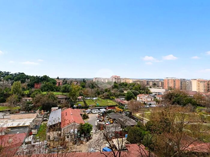 Appartamento trilocale in vendita in Via Giuseppe Donati, Roma