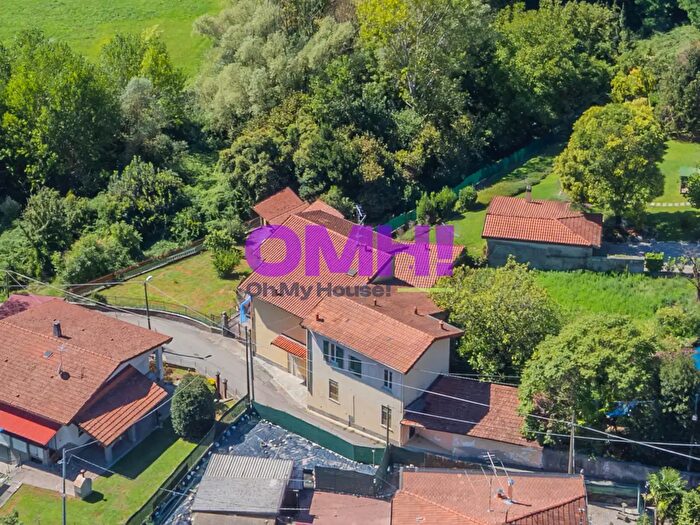 Casa quadrilocale in vendita in Via Giovanni Pascoli, Sangiano