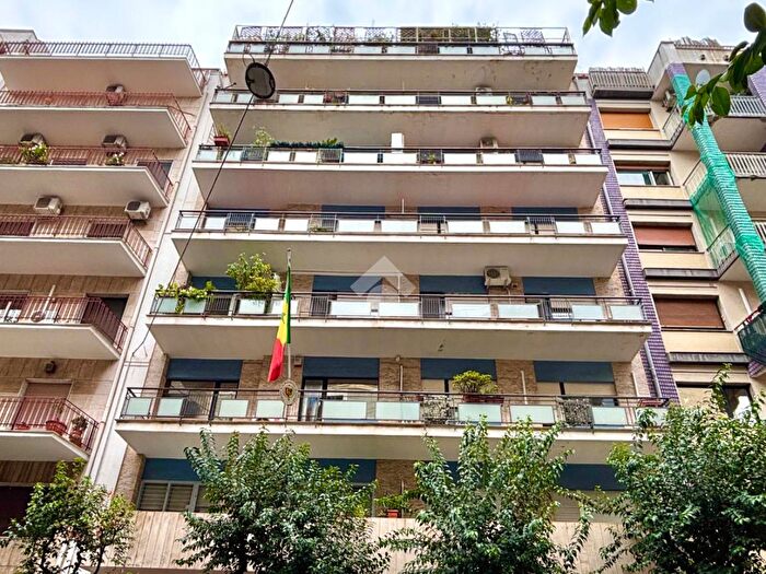 Appartamento trilocale in vendita in Via De Rossi, Bari