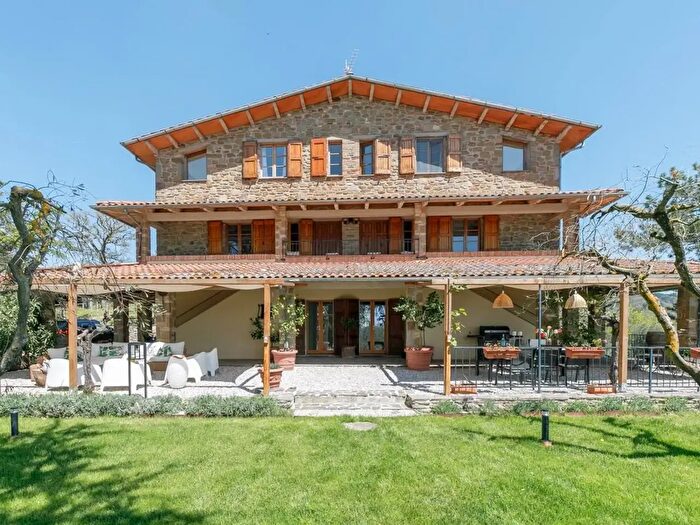 Casa con 7 locali in vendita in Umbertide