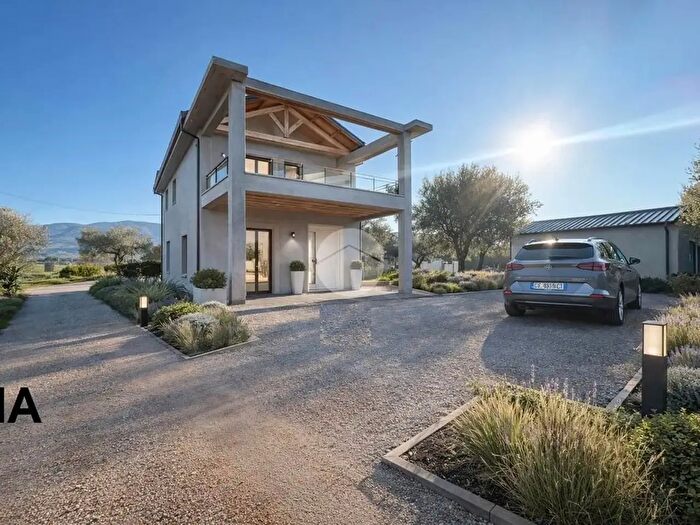 Casa quadrilocale in vendita in Via Fratelli Capalbo, Montalto Uffugo